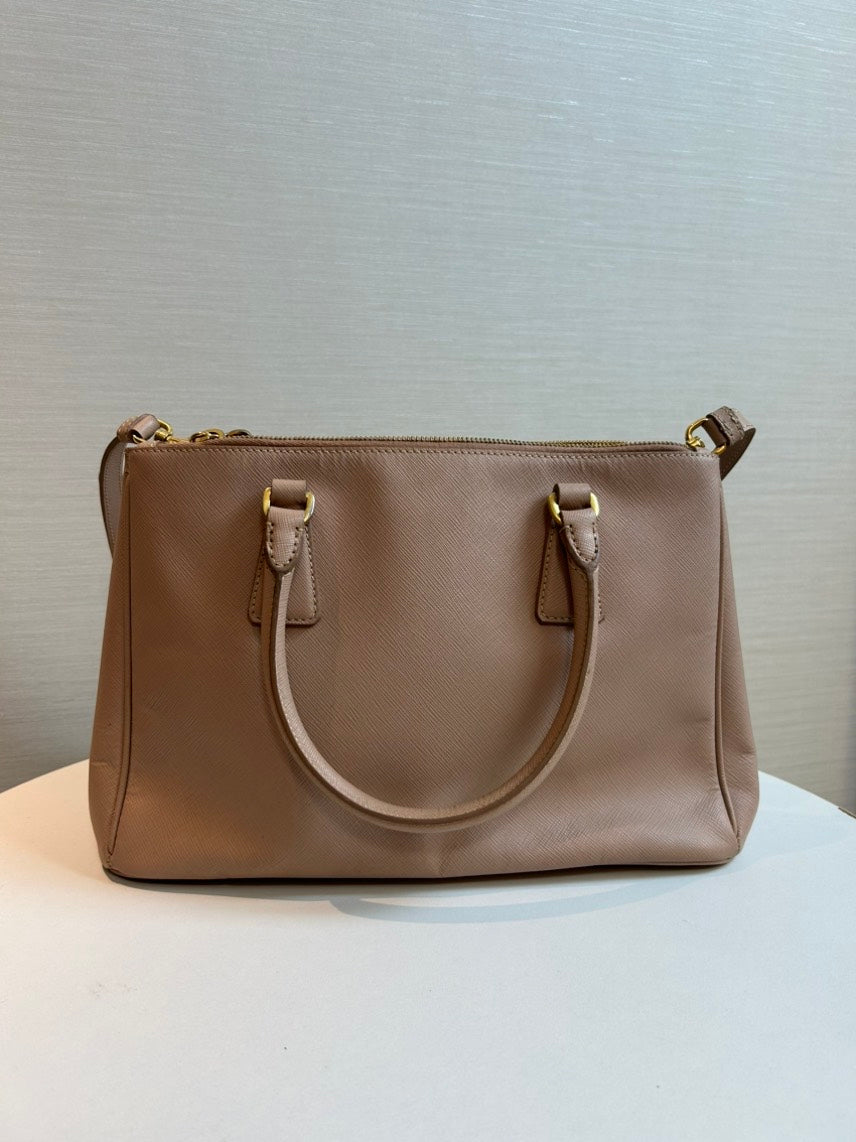Pre-loved Prada Cahier Bag in Brown Leather - Small Crossbody Designer Handbag