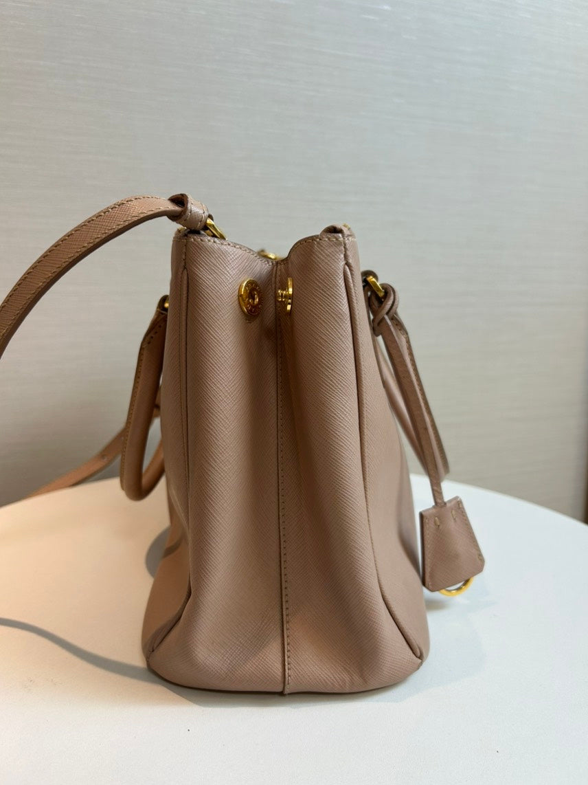 Pre-loved Prada Cahier Bag in Brown Leather - Small Crossbody Designer Handbag