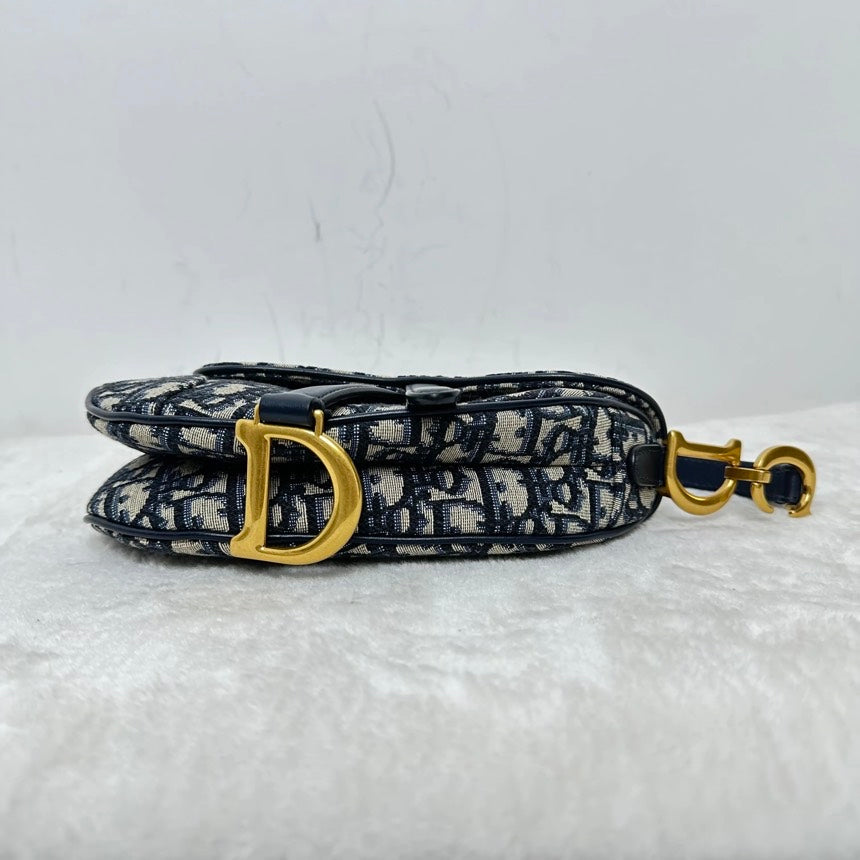 Pre-loved Dior Saddle Oblique Monogram Canvas Shoulder Bag in Blue