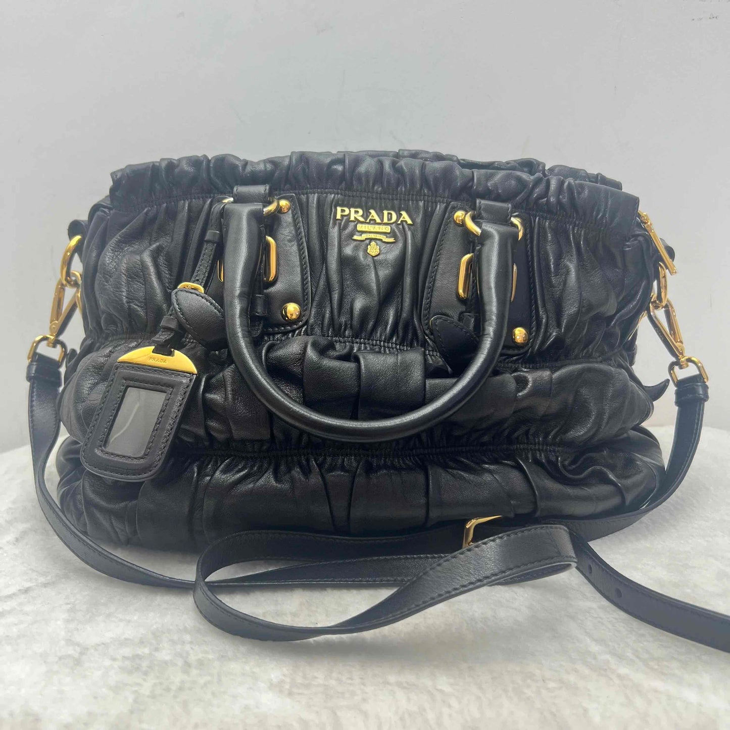 Pre-loved PRADA Gaufre Nappa Black Lambskin Shoulder Bag BJ1109904040