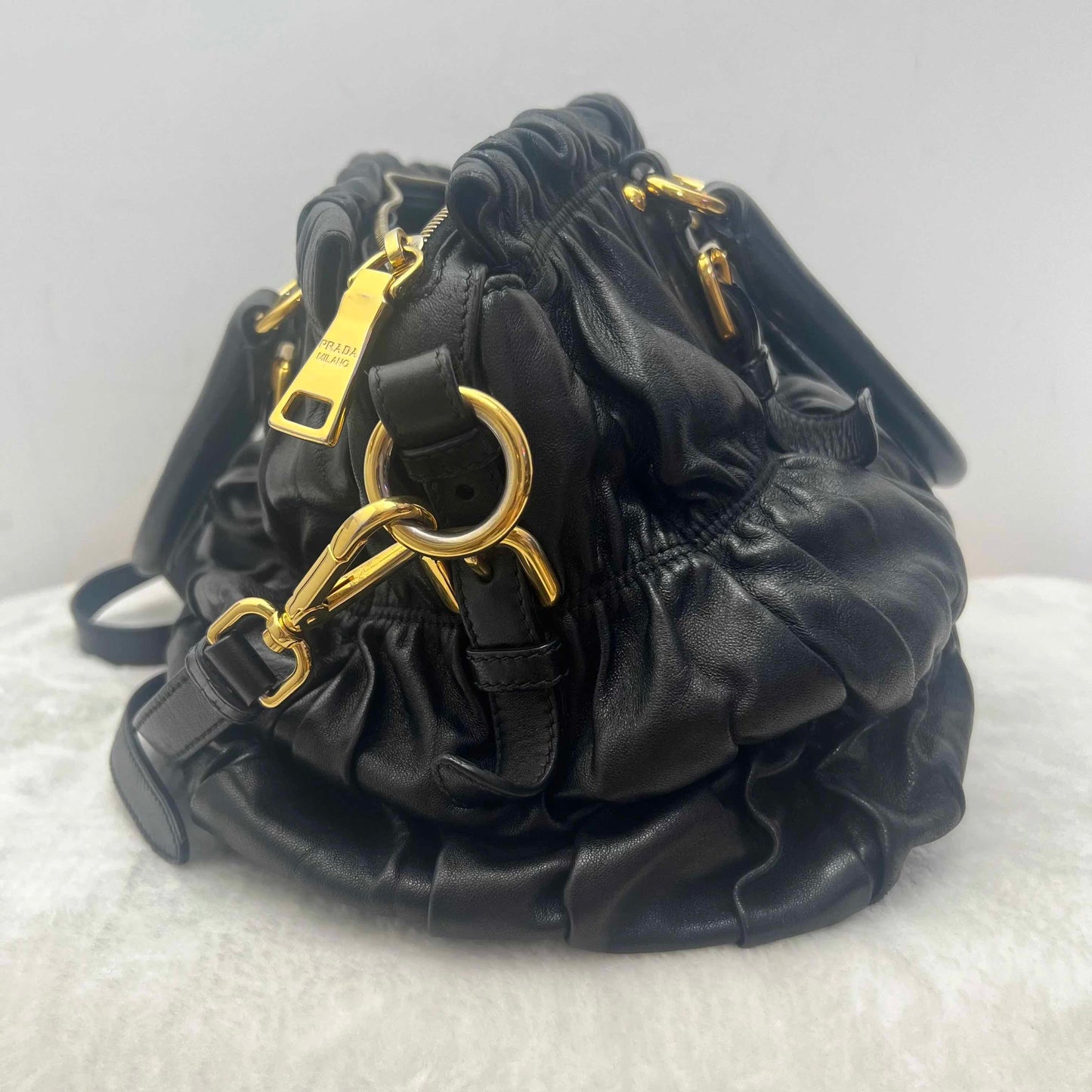 Pre-loved PRADA Gaufre Nappa Black Lambskin Shoulder Bag BJ1109904040