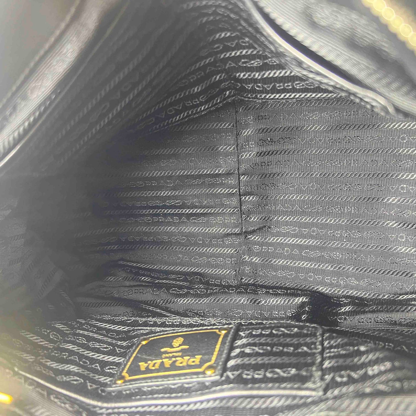 Pre-loved PRADA Gaufre Nappa Black Lambskin Shoulder Bag BJ1109904040