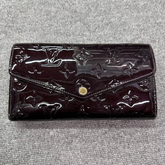 Pre-loved Louis Vuitton Vernis Monogram Wallet BVJ in Burgundy - Designer Wallet