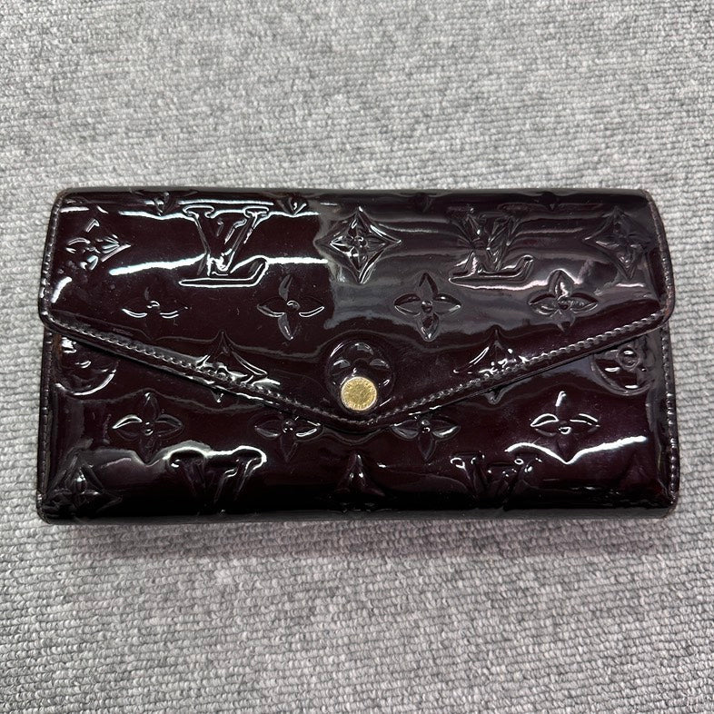 Pre-loved Louis Vuitton Vernis Monogram Wallet BVJ in Burgundy - Designer Wallet