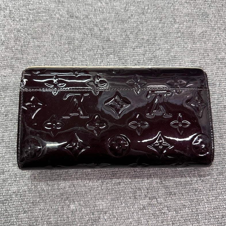 Pre-loved Louis Vuitton Vernis Monogram Wallet BVJ in Burgundy - Designer Wallet