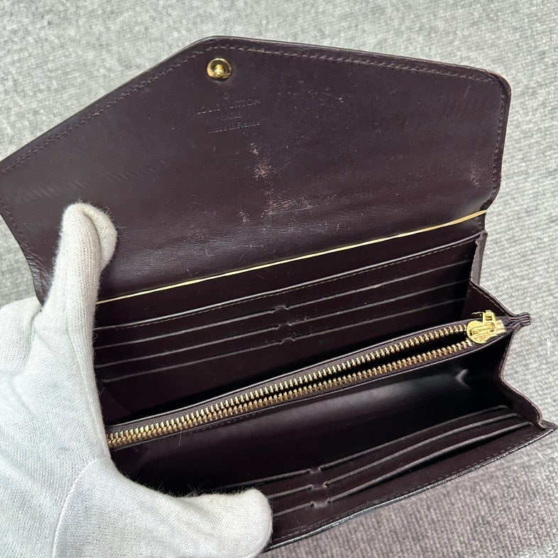 Pre-loved Louis Vuitton Vernis Monogram Wallet BVJ in Burgundy - Designer Wallet