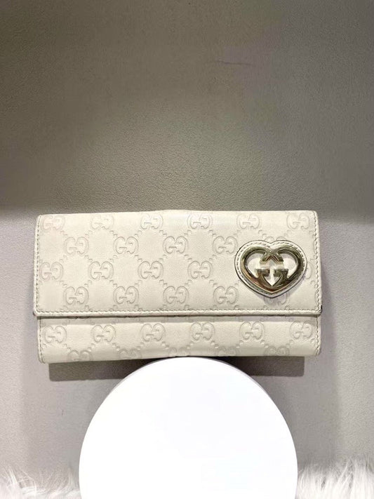 Pre-loved GUCCI GG Heart Leather Wallet Off-White