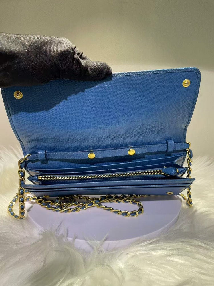 Pre-loved PRADA Saffiano Blue Crossbody Bag