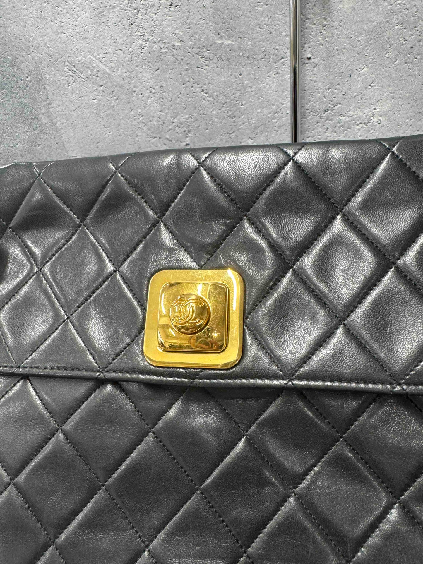 Chanel Crossbody Bag JZ499160800 Black Leather Vintage Style
