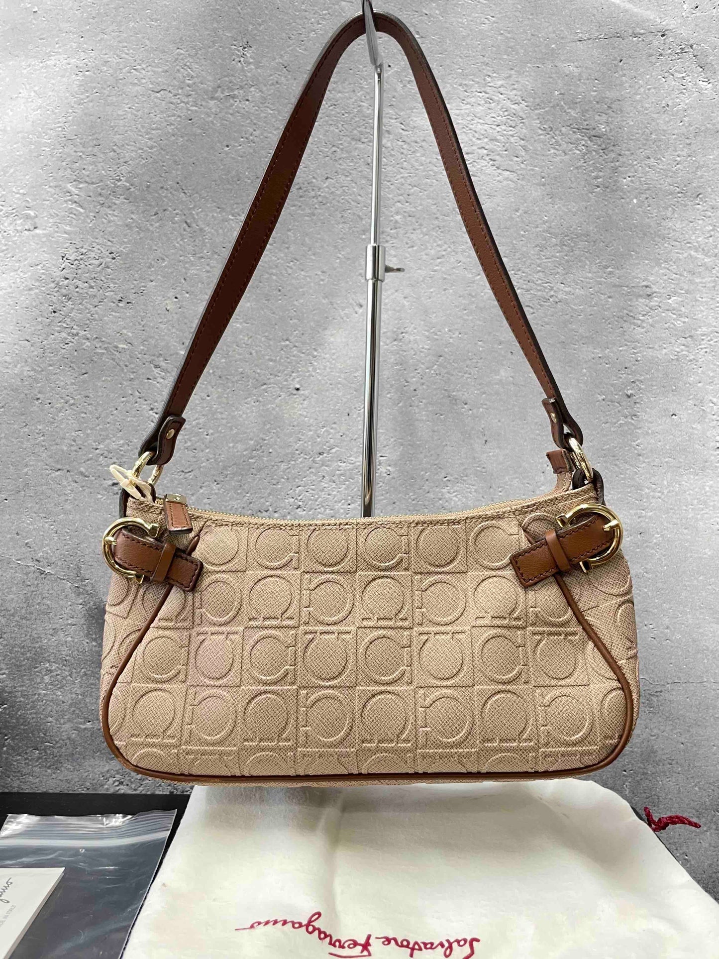 Ferragamo Gancini Shoulder Bag RE98533900 Beige Leather