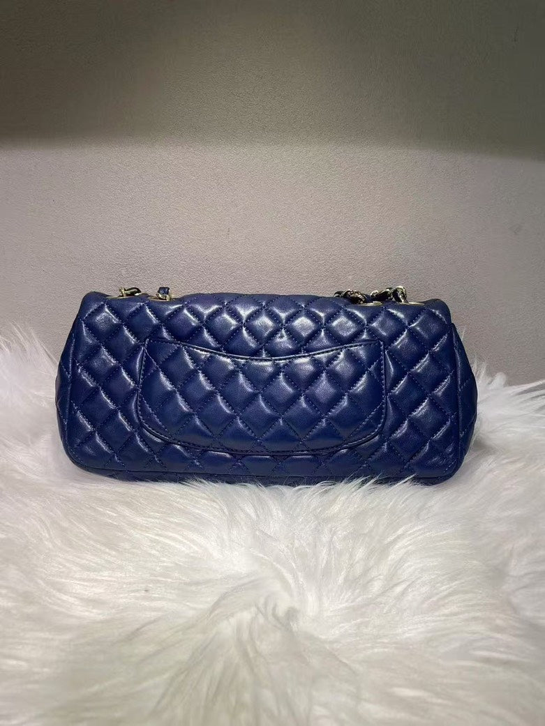 Pre-loved CHANEL Quilted Flap Bag Blue Leather Crossbody