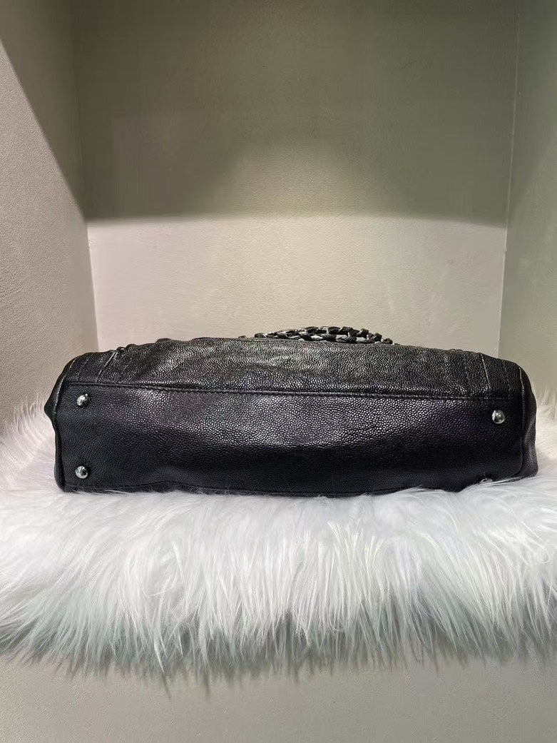 Pre-loved CHANEL Vintage Shoulder Bag Black Leather