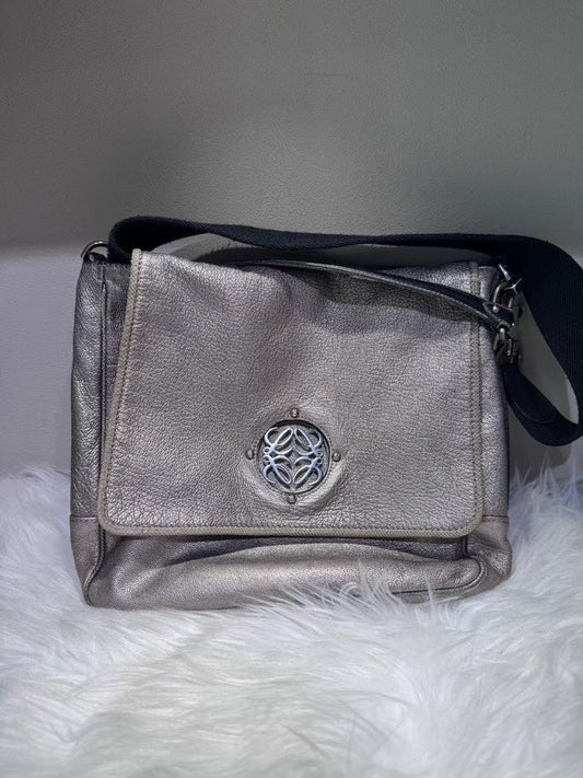 Pre-loved LOEWE Messenger Bag Metallic Shoulder Bag