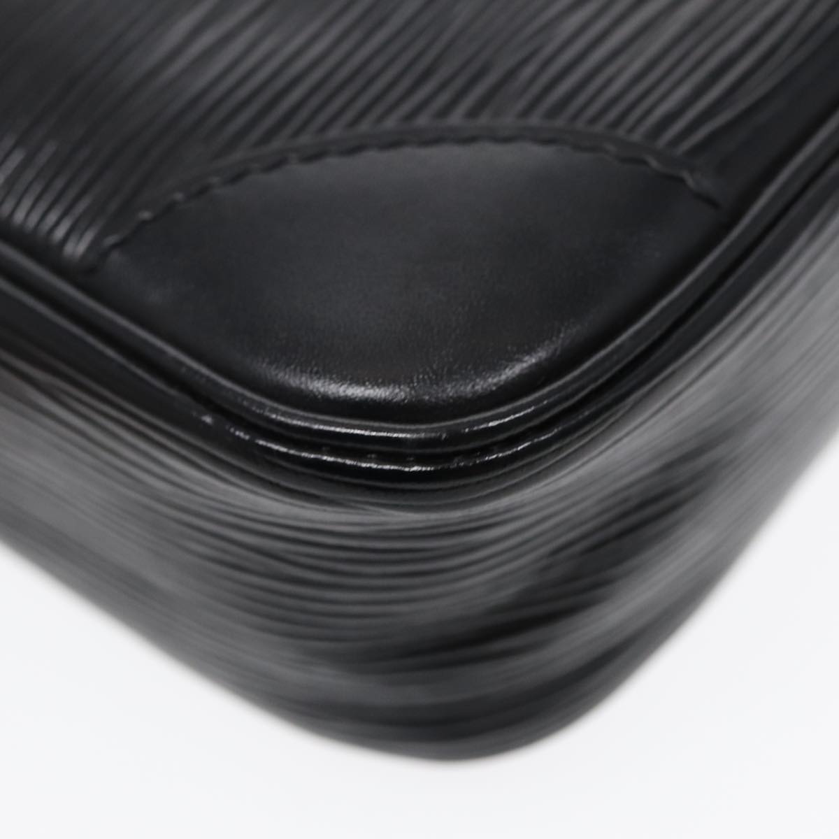 LOUIS VUITTON Epi Danube Shoulder Bag Black M45632 LV Auth yk13469