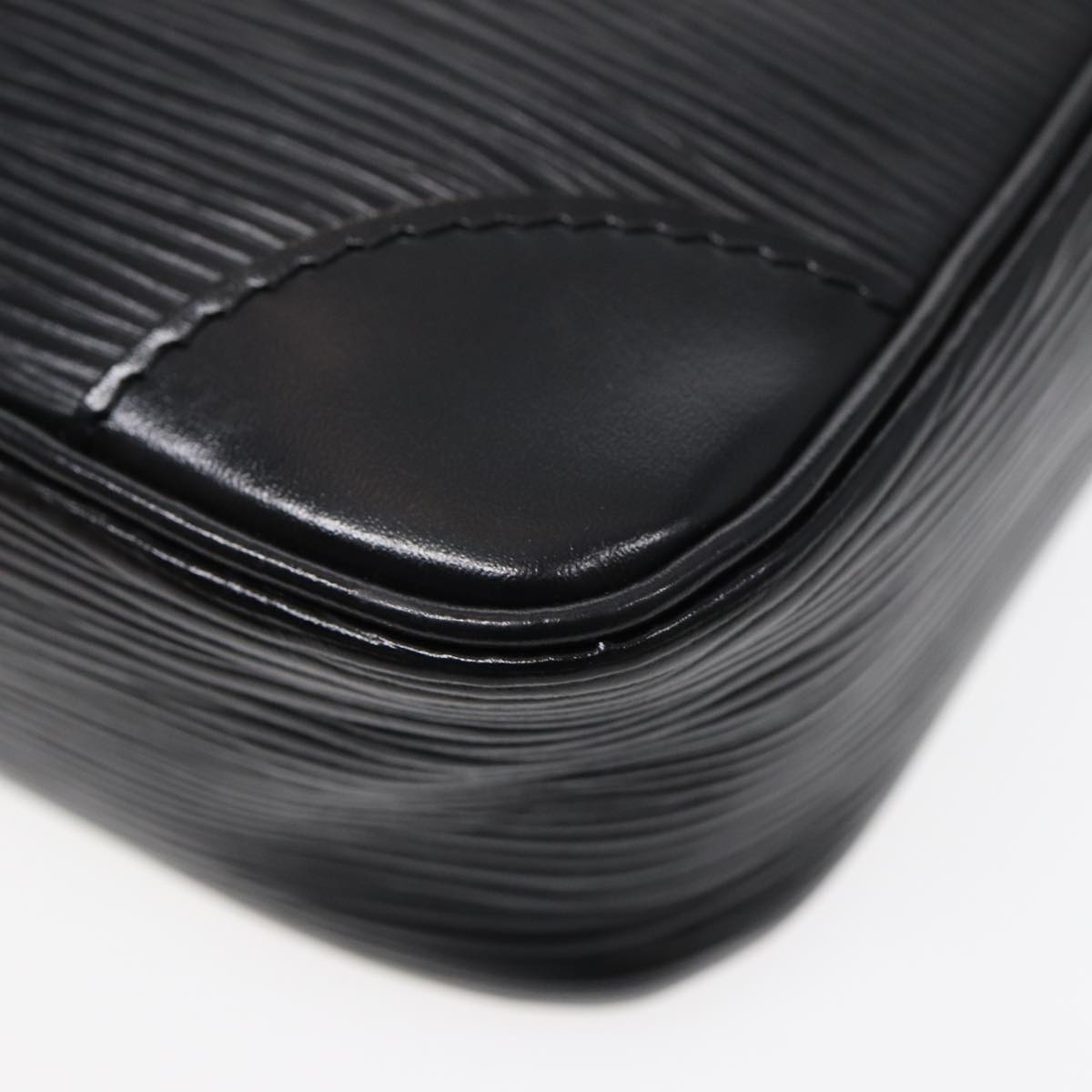 LOUIS VUITTON Epi Danube Shoulder Bag Black M45632 LV Auth yk13469