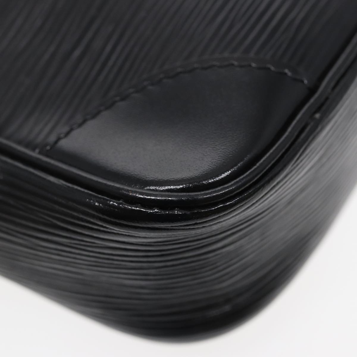 LOUIS VUITTON Epi Danube Shoulder Bag Black M45632 LV Auth yk13469